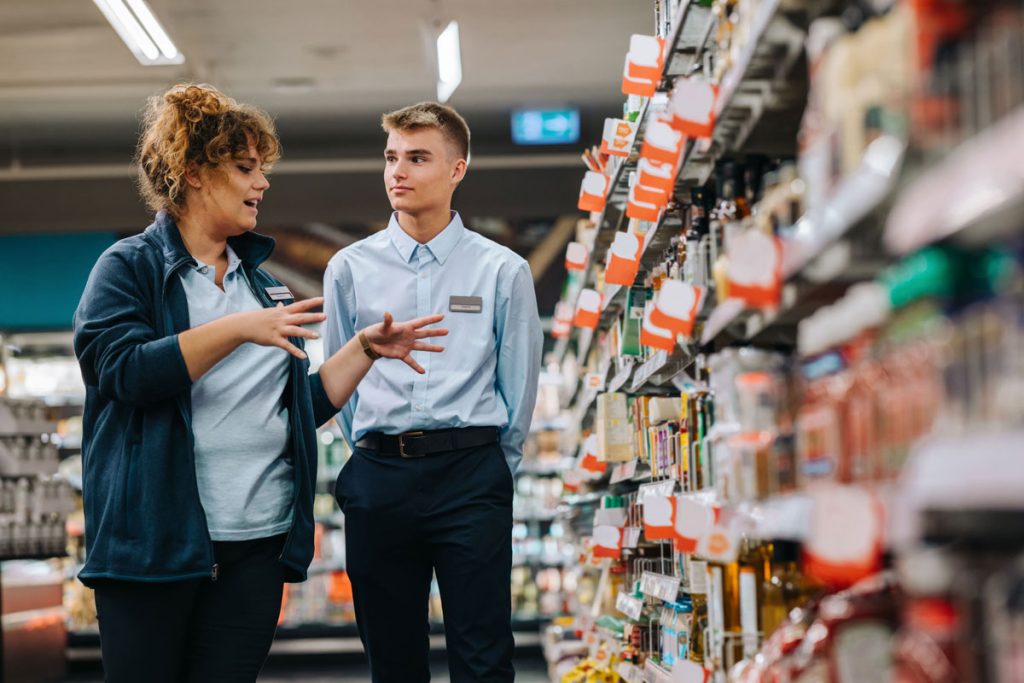 Fachkräfte im Baumarkt. Foto: jacoblund auf iStock