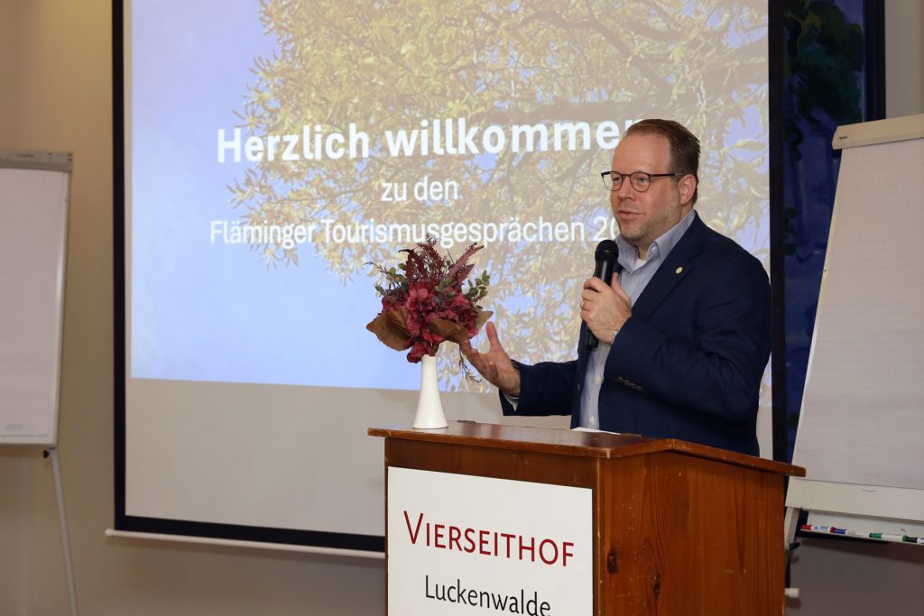 Daniel Sebastian Menzel bei der Begrüßung