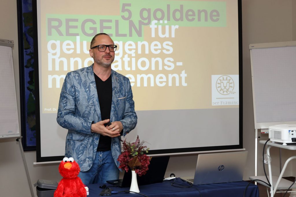 Prof. Dr. Eric Horster beim Impulsvortrag