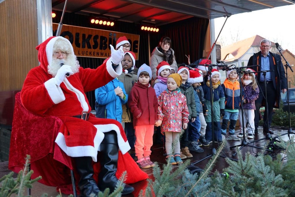 Der Weihnachtsmann darf bei der Eröffnung nicht fehlen