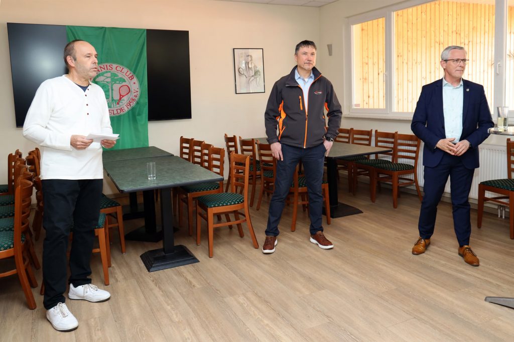 Andreas Pätsch (links) stellt den TC Ludwigsfelde vor