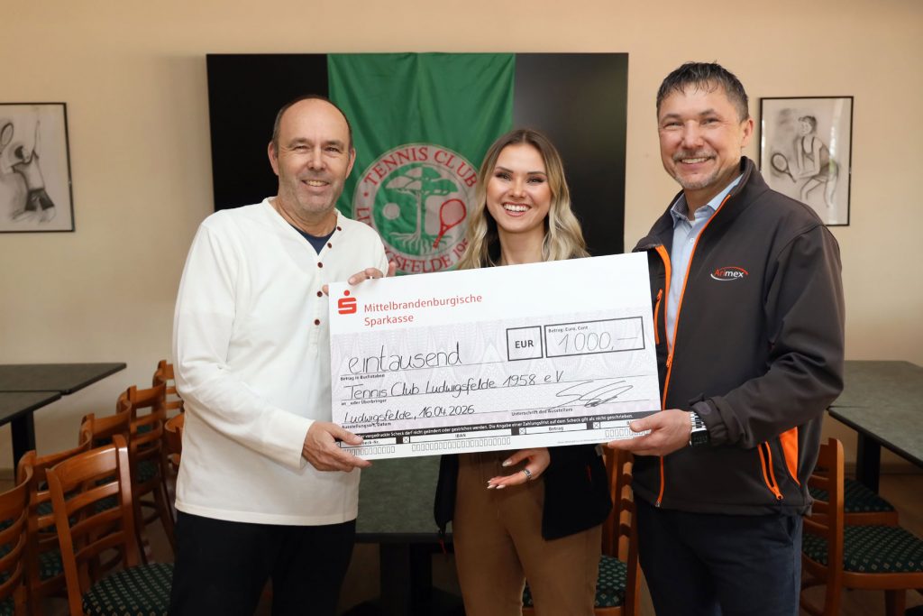 Spendenübergabe: Andreas Pätsch, Vanessa Schwertfeger und Siegmund Swoboda (von links)