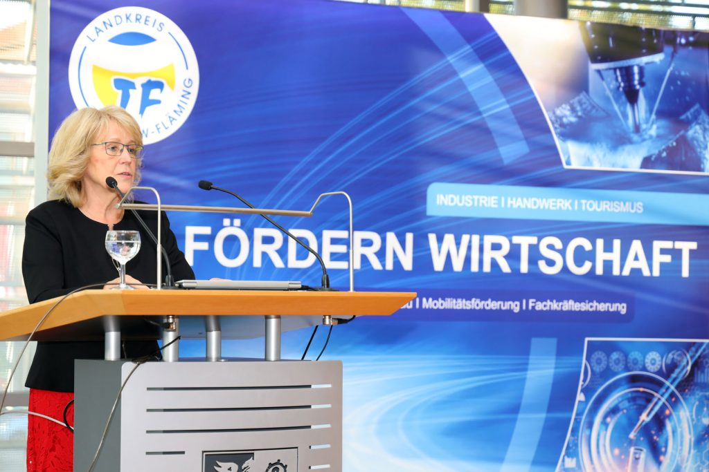 Landrätin Kornelia Wehlan eröffnet die Wirtschaftswoche Teltow-Fläming mit einem Grußwort