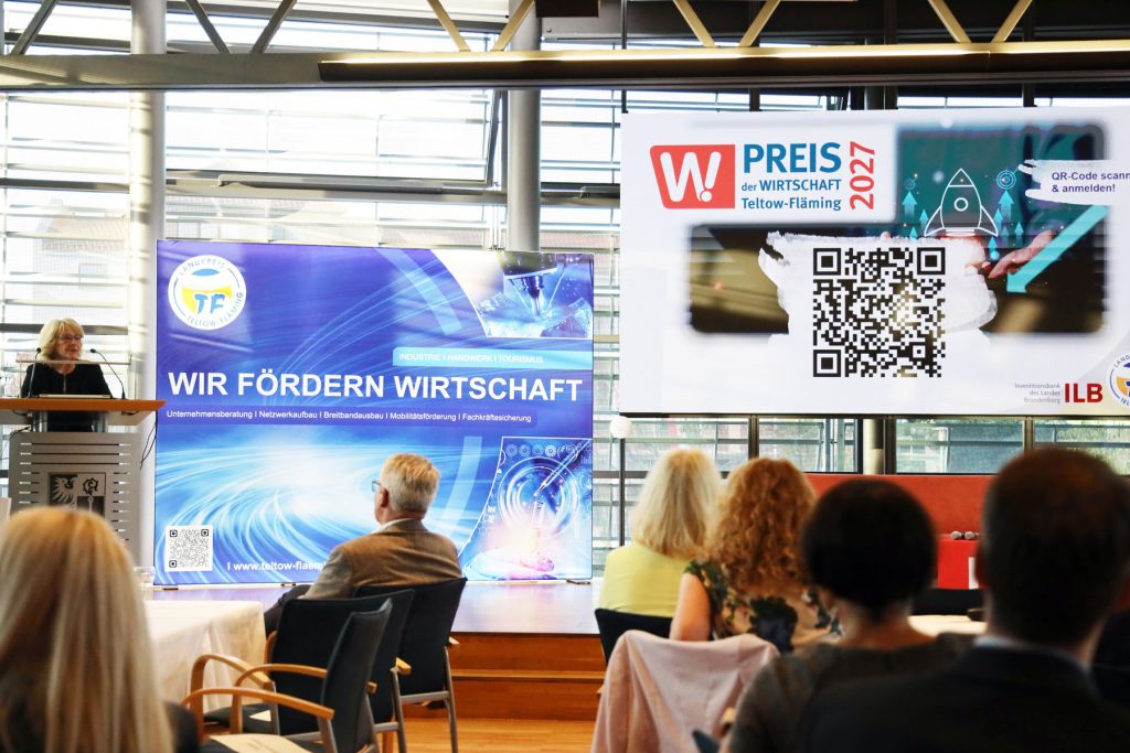 Landrätin Kornelia Wehlan gibt den Startschuss für den Preis der Wirtschaft Teltow-Fläming 2027